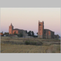 Photo by asela on Panoramio, links Iglesia de la Asuncion, rechts Iglesia del Carmen.jpg